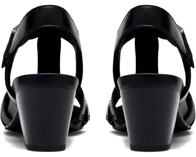 Сандалии Kymber Glow Clarks на каблуке с контурной стелькой