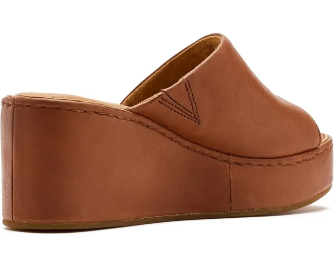 Босоножки на танкетке Born Shilo с кожаным верхом