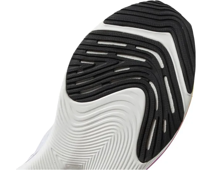 Беговые кроссовки New Balance FuelCell SuperComp Pacer с композитным носком