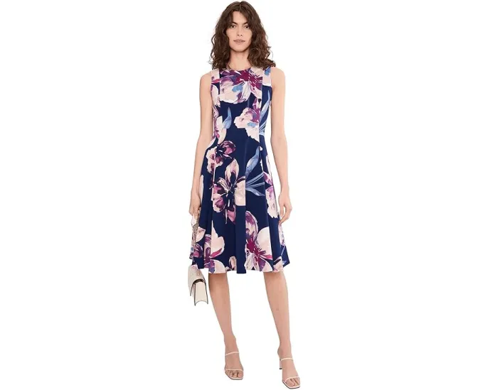 Платье Calvin Klein Sleeveless Floral Fit And Flare с принтом по всей поверхности и застежкой на спине