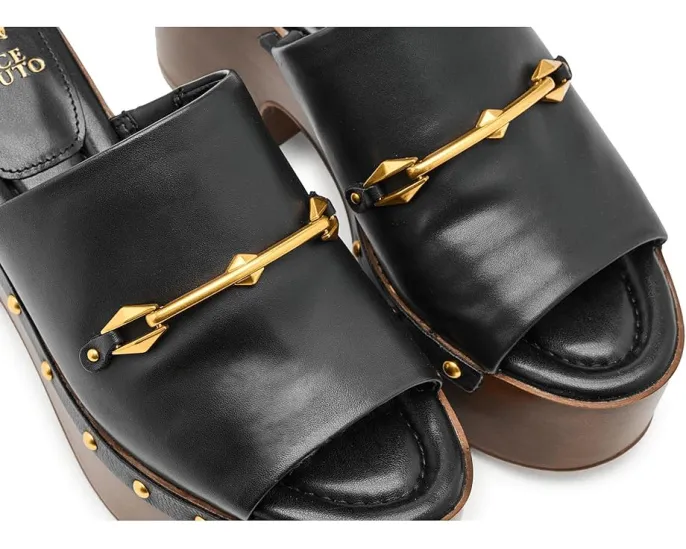 Клог Efellan с платформой и декоративными шипами Vince Camuto