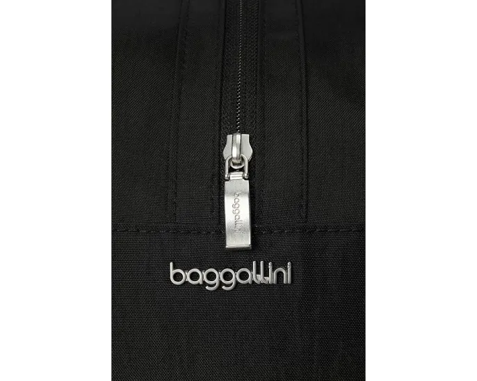Трансформируемая дорожная сумка Baggallini с тремя отделениями
