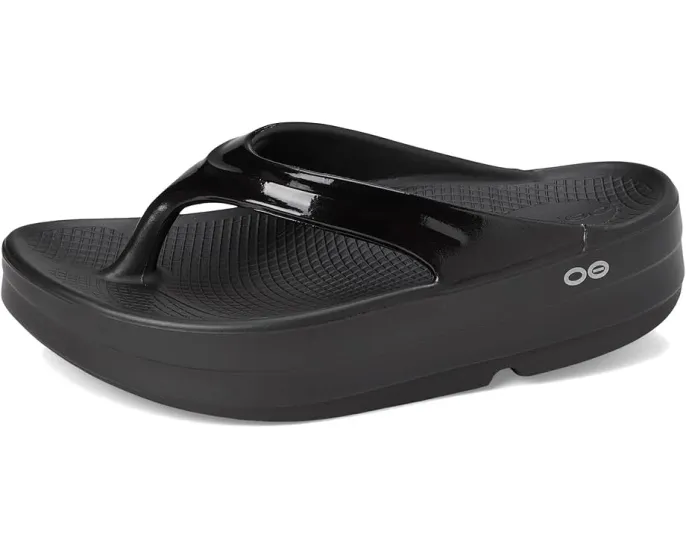 Сланцы OOFOS Oomega Thong с технологией OOfoam для восстановления