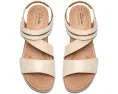 Clarks Kacha Wave сандалии на низком клине из мягкой кожи и контрастными ремешками