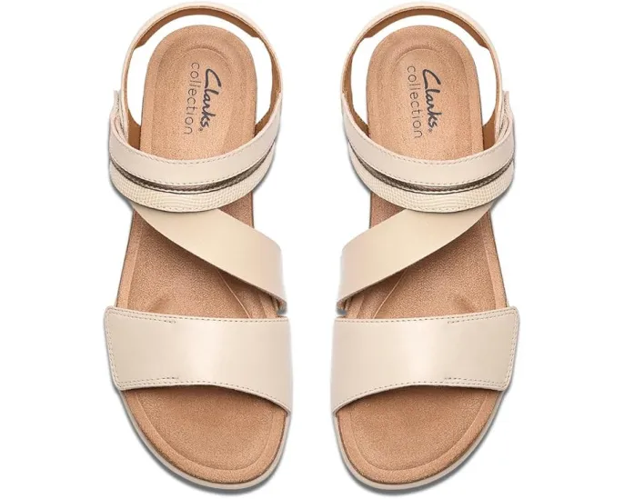 Clarks Kacha Wave сандалии на низком клине из мягкой кожи и контрастными ремешками