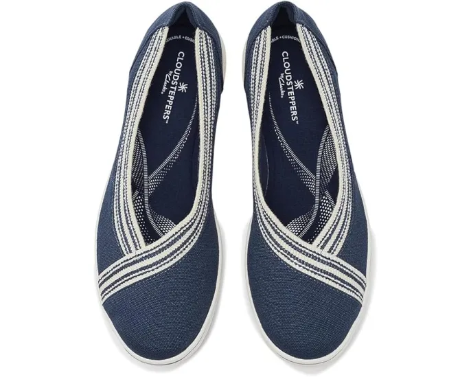 Слипоны Breezesky Air от Clarks с эластичными вставками и стелькой Cloudsteppers
