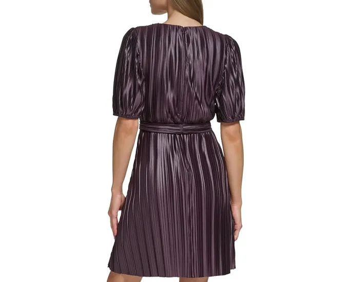 Короткое платье DKNY с баллонными рукавами и текстурированным покрытием