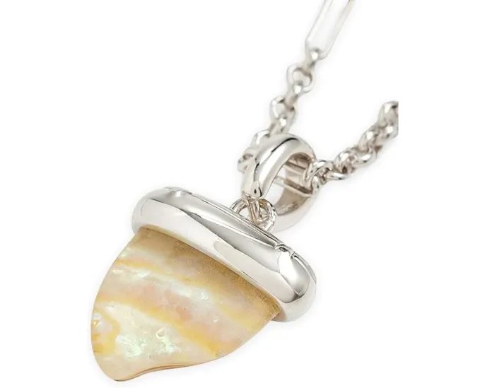 Короткое колье Kendra Scott Oleana с подвеской из перламутра в форме акульего зуба