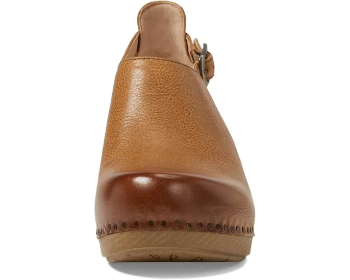Клоги Dansko Sassy с регулируемой пряжкой и технологией Natural Arch