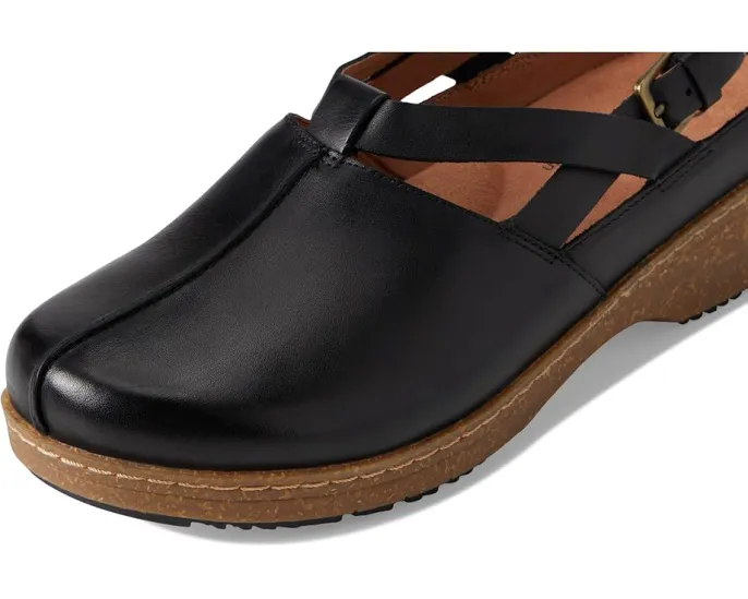 Сандалии SoftWalk Arica на танкетке с кожаной стелькой и ремешком