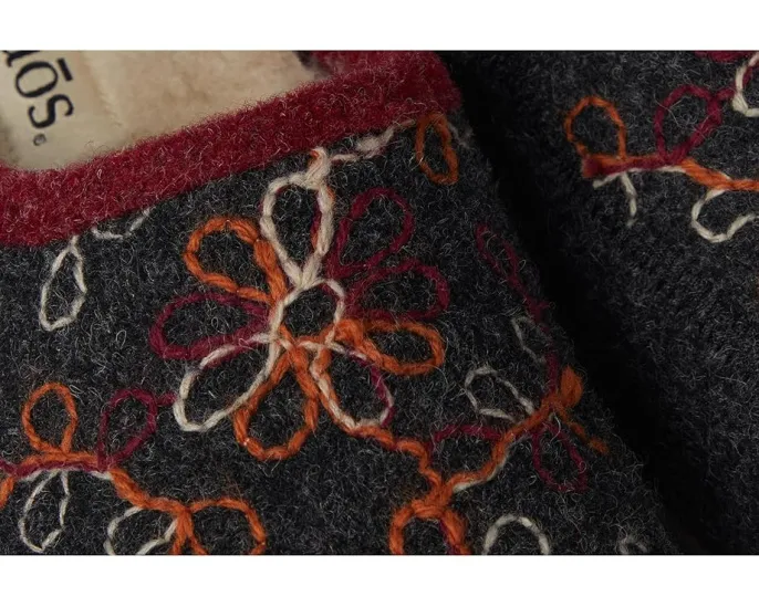 Тапочки Woolflower с ручной вышивкой и меховой подкладкой от Taos Footwear