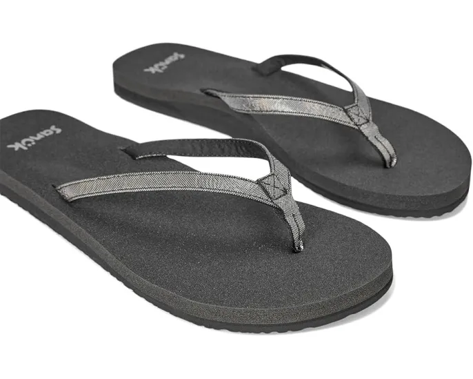 Сандалии Sanuk Yoga Joy II Bling с блестящими ремнями и экологичной стелькой из пены с эффектом памяти