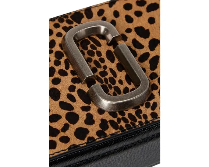 Кроссбоди Marc Jacobs The Cheetah Haircalf Snapshot с принтом гепарда
