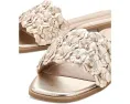 Босоножки Azalea на платформе с цветочным декором Journee Collection
