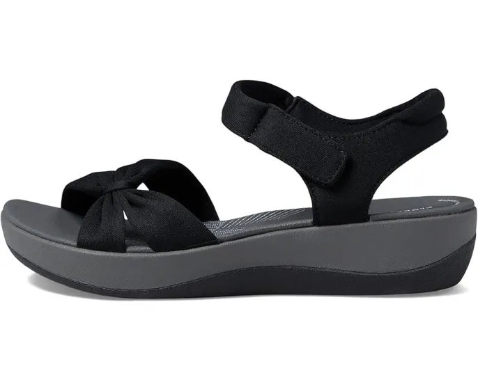 Сандалии Clarks Arla Shore на небольшом клиновидном каблуке