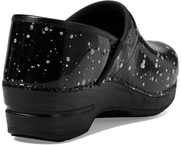 Клоги Misfit с водонепроницаемым верхом и закрытой спинкой Sanita