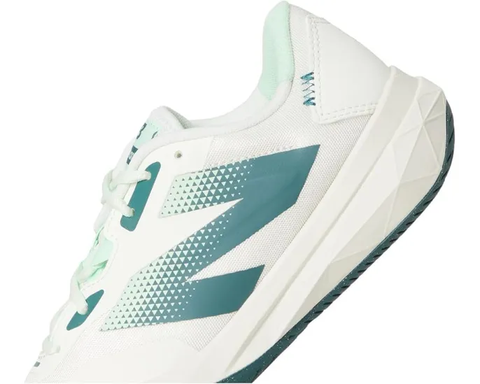 Теннисные кроссовки New Balance 796v4 с технологией FuelCell и прочной подошвой