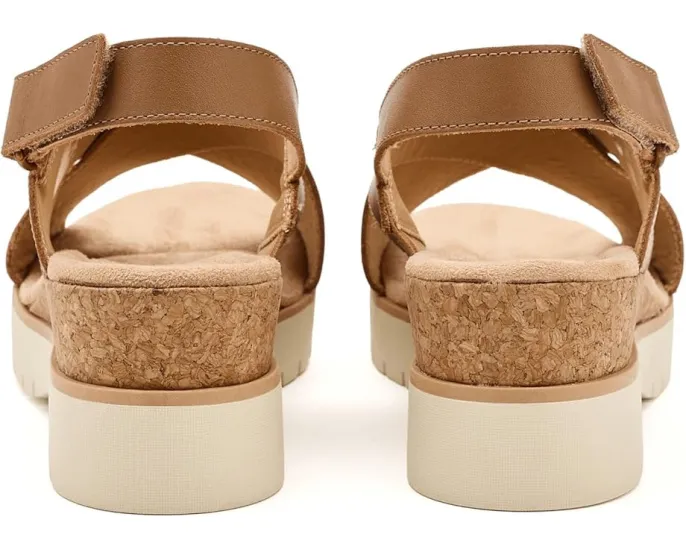 Сандалии Diaz Cross Clarks на среднем клине с мягкой кожей и регулируемым задним ремешком
