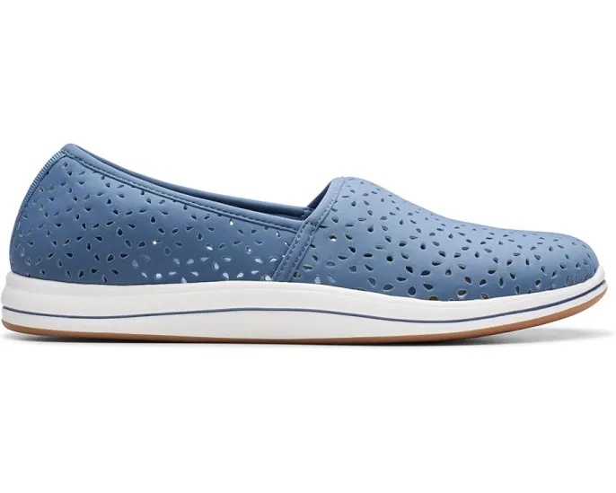 Кеды Breeze Emily на липучке с лазерной резкой в цветочном дизайне от Clarks