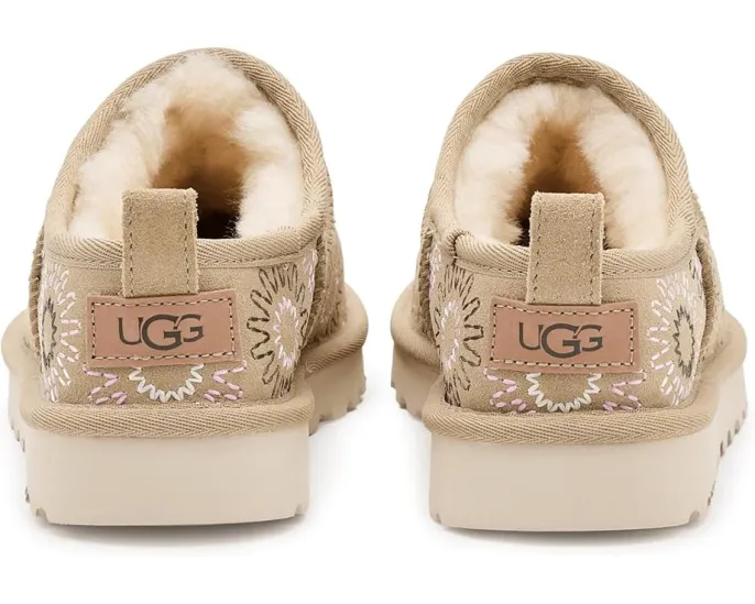 Угги Classic Micro Sun Stitch с вышитым логотипом