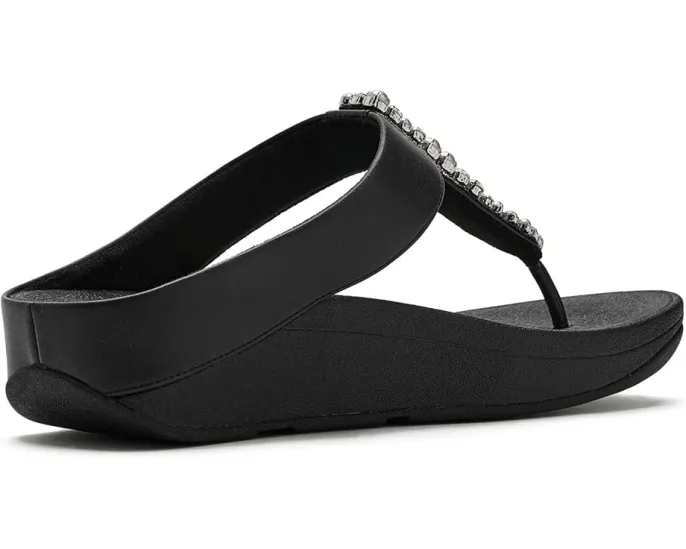 Сандалии FitFlop Fino с ремешком между пальцев и декором из жемчуга и кристаллов