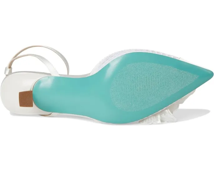 Туфли Susie на шпильке с цветочным декором от Blue by Betsey Johnson