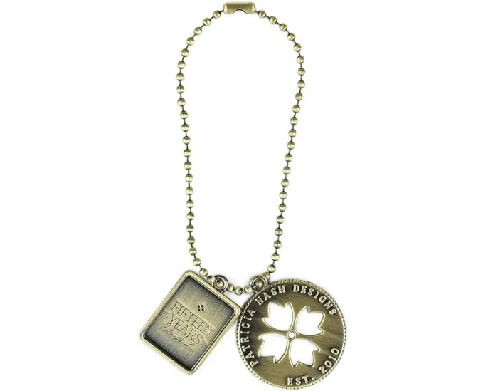 Patricia Nash сумка Napoli Satchel с юбилейной медальоном