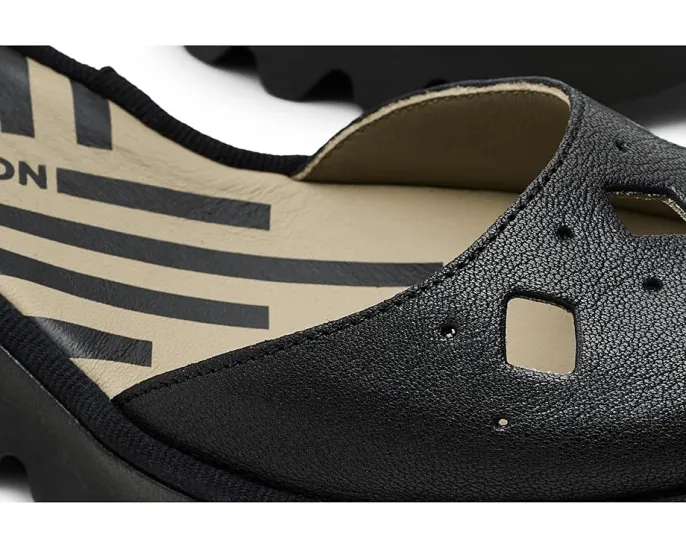 Закрытые туфли FLY LONDON Boij626fly на танкетке с ремешком на липучке