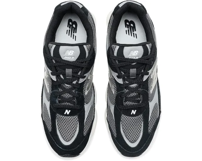 New Balance 603 кроссовки в футуристическом стиле