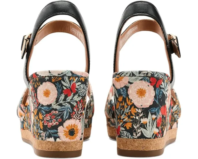 Сандалии Clarks Chicly Floral с контурной стелькой и ремешком на пряжке
