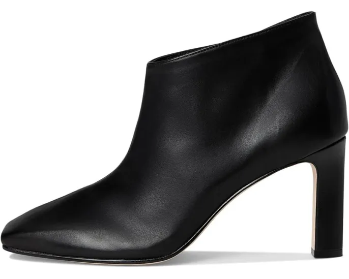Ботильоны Garda от Bernardo с асимметричным силуэтом и квадратным носком