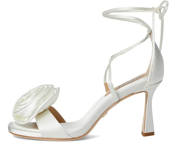 Сандалии Janelle с переплетением и цветком из шелка Badgley Mischka