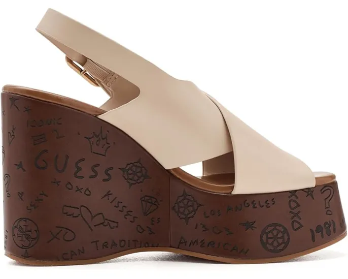 Босоножки GUESS Yarisel с клиновидным каблуком и логотипом