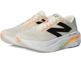 Беговые кроссовки New Balance FuelCell SuperComp Trainer v3 с карбоновой пластиной