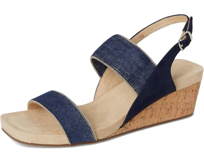 Босоножки Vaneli Catlee на платформе с открытым носком и перекрестными ремешками