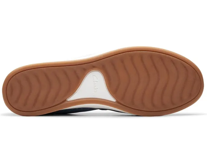 Кеды Breeze Emily на липучке с лазерной резкой в цветочном дизайне от Clarks
