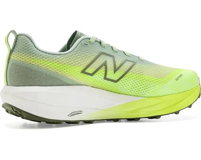 Кроссовки New Balance Fuelcell Supercomp Trail V2 с карбоном