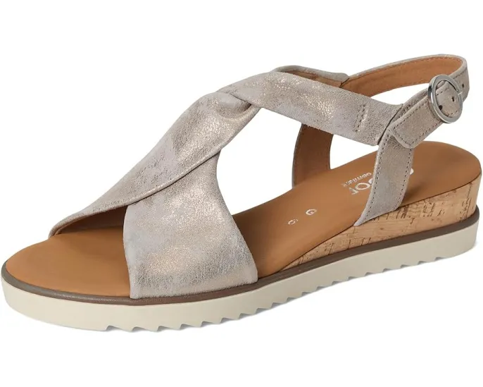 Босоножки Gabor 62.751 на платформе с ремешком на пряжке и резиновой подошвой