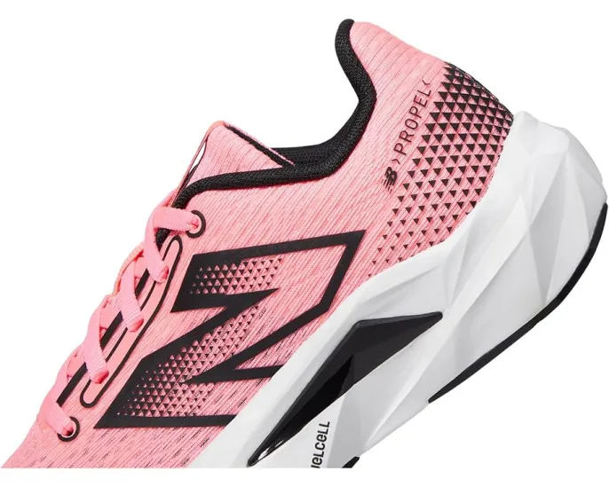 Кроссовки New Balance FuelCell Propel v5 для юных бегунов с промежуточной подошвой FuelCell