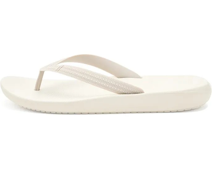 FitFlop Iqushion Textured-Strap Flip-Flops с клиновидным каблуком
