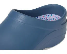 Клоги Dansko Kaci с технологией Natural Arch и противоскользящей подошвой