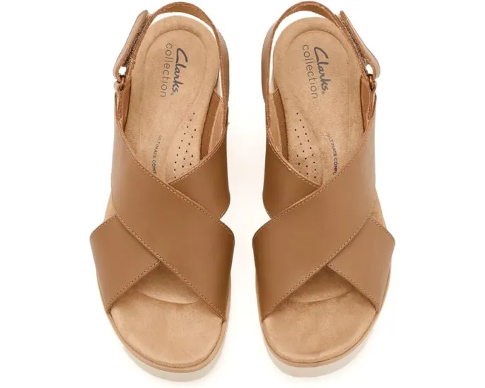 Сандалии Diaz Cross Clarks на среднем клине с мягкой кожей и регулируемым задним ремешком