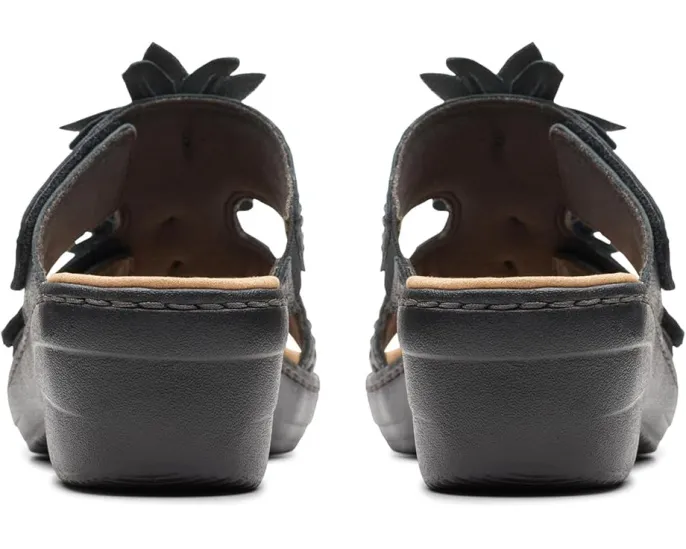 Босоножки Clarks Merliah Raelyn на танкетке с цветочным декором