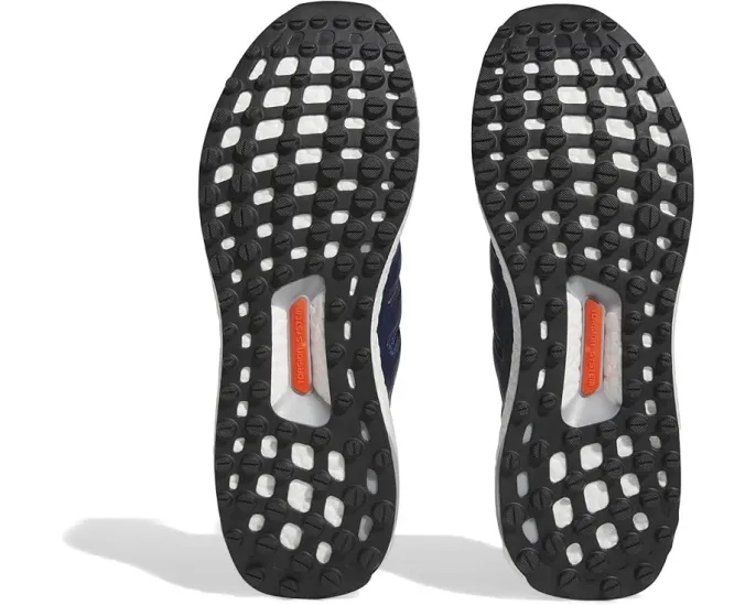 Обувь для гольфа Adidas Ultraboost с технологией PRIMEKNIT и влагоотталкивающим верхом