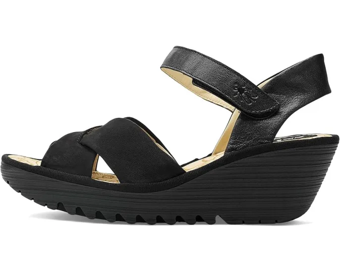 Сандалии FLY LONDON Yorg607fly на танкетке с ажурным дизайном и ремешком на липучке