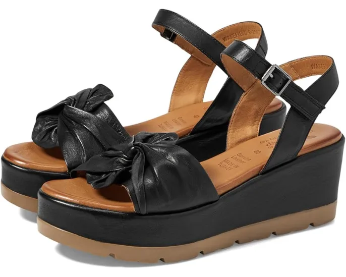 Сандалии Wakefield Spring Step с декоративным цветком из кожи и клиновидным каблуком