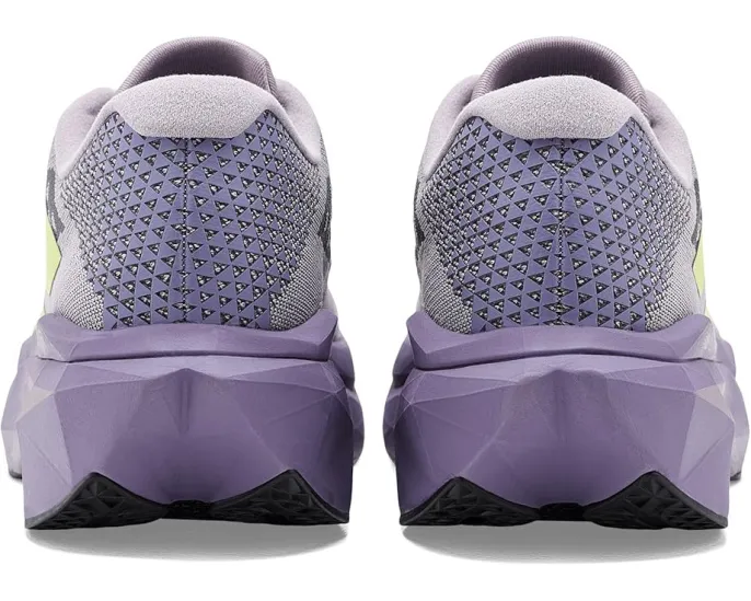 Беговые кроссовки New Balance FuelCell SuperComp Trainer v3 с карбоновой пластиной