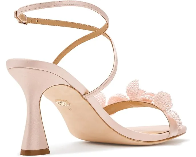 Туфли Badgley Mischka Whitney с цветочным декором из жемчуга и расклешенным каблуком