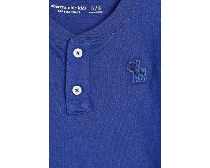 Футболка Essential Henley Tee от abercrombie kids с классической посадкой