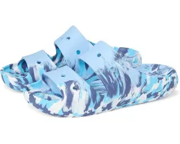 Классические сланцы Crocs с мраморным рисунком и двойными ремешками